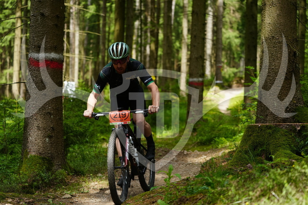 FC100291 | Fotogalerie der Treibjagd im Dunkelwald - Dein MTB Etappenrennen im Erzgebirge - Realisiert mit Pictrs.com