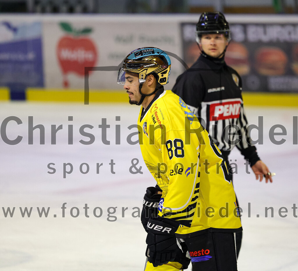 2025-10-10_076_TSV_Erding_gegen_onesto_Tigers_Bayreuth | Erding, Deutschland, 10.10.2025:Eishockey, Oberliga Süd 2025 / 2026, 7. Spieltag, TSV Erding gegen onesto Tigers Bayreuth, Endergebnis: 2:5Jubel nach dem 1:1 Ausgleich durch Kyle Bollers (onesto Tigers Bayreuth, #88)Foto: Christian Riedel / fotografie-riedel.net