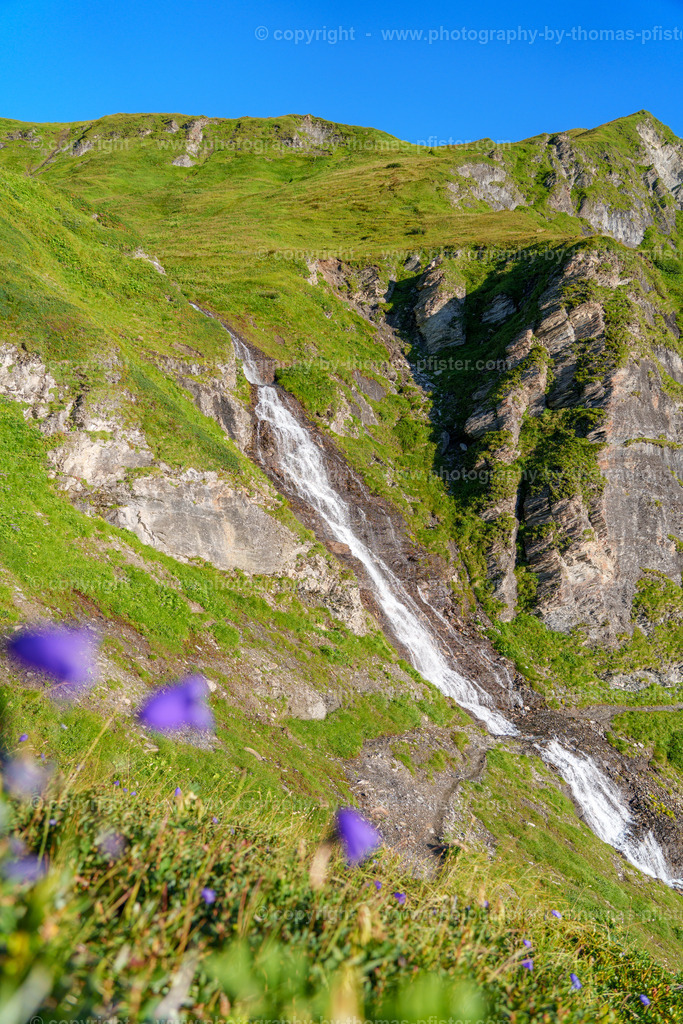 Wasserfall unter Torseen im Sommer copyright  Thomas Pfister-1 | PHOTOGRAPHY BY THOMAS PFISTER