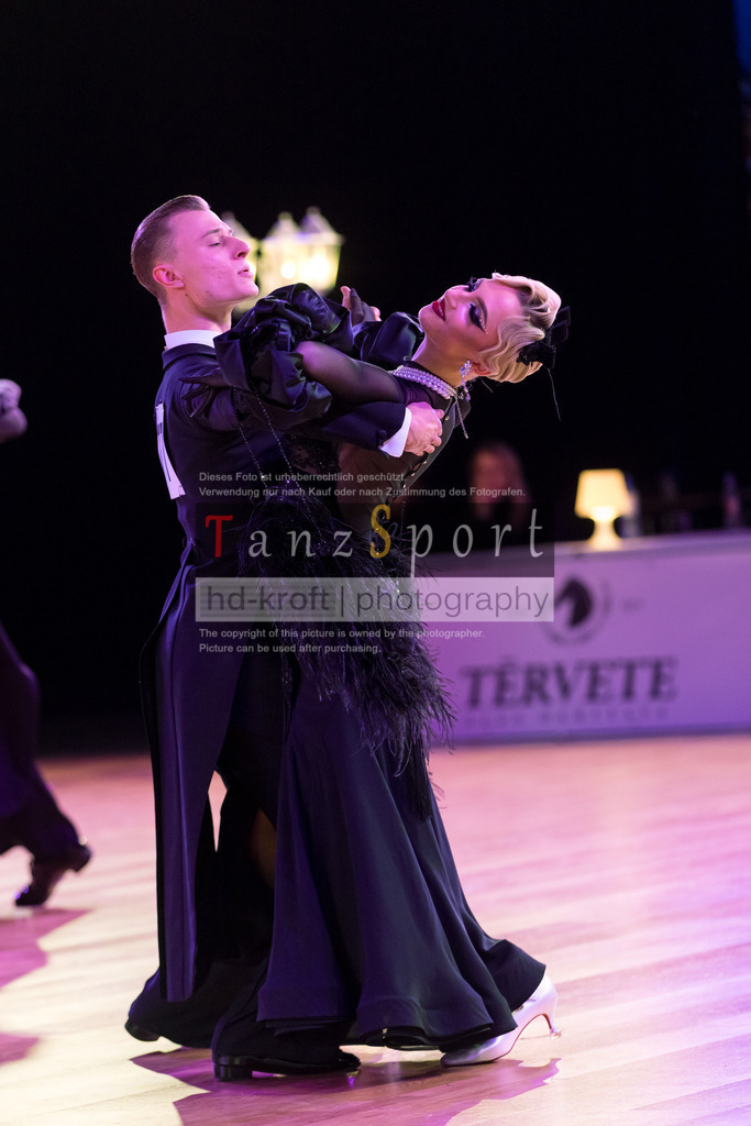 20241215_WDSF_Int_Open_Std-Riga-9772 | Tanzsportbilder, Standardtanz, Lateintanz, WDSF, DTV, LTVB, dancecomp, goc, hessen tanzt, blaues band der spree, walzer, tango, wiener walzer, slowfox, quickstepp, samba, rumba, cha-cha-cha, paso doble. jive, hd-kroft photography, turniertanzsport