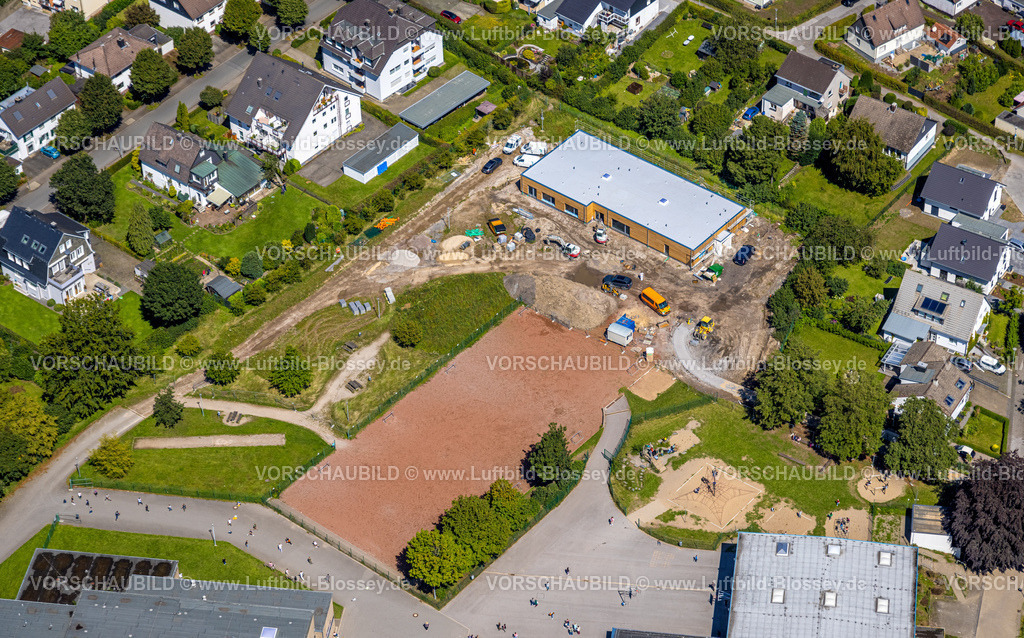Breckerfeld230801695 | Luftbild, Baustelle und Neubau Kindergarten neben der Grundschule Breckerfeld, Sportplatz, Breckerfeld, Ruhrgebiet, Nordrhein-Westfalen, Deutschland
