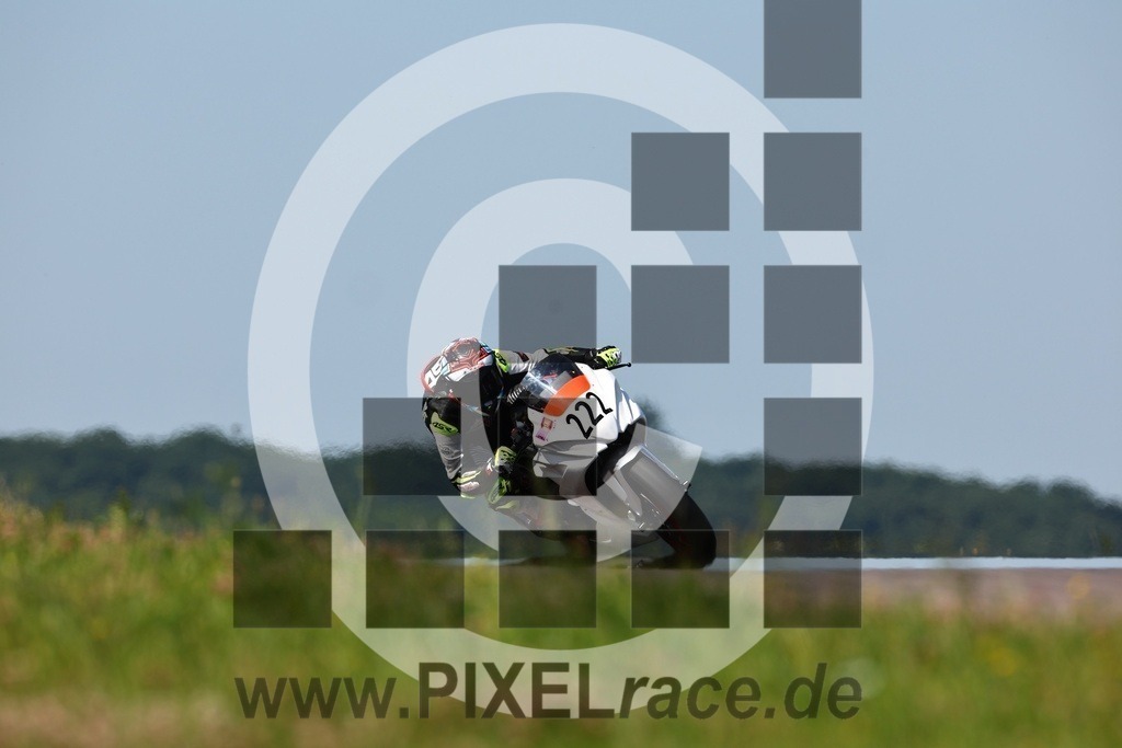 0222-20250621_00846 | Schöne Erinnerungen an spannende Momente - das festzuhalten ist unser Job. PIXELrace.de ist seit 2003 auf den Rennstrecken Europas unterwegs um die Action draußen beim Fahren und die wunderbare Stimmung imm Fahrerlager für euch einzufangen.