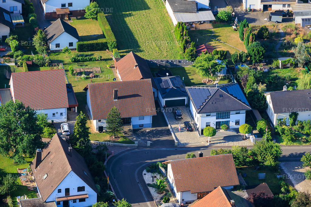 Luftbild: Gartenstr in Winden im Bundesland Rheinland-Pfalz in Deutschland. – Foto: IMG_157714.jpg vom 19.06.2026 durch Werner Riehm/FLY-FOTO.de – Auflösung des Originals: 5626 x 3751 px