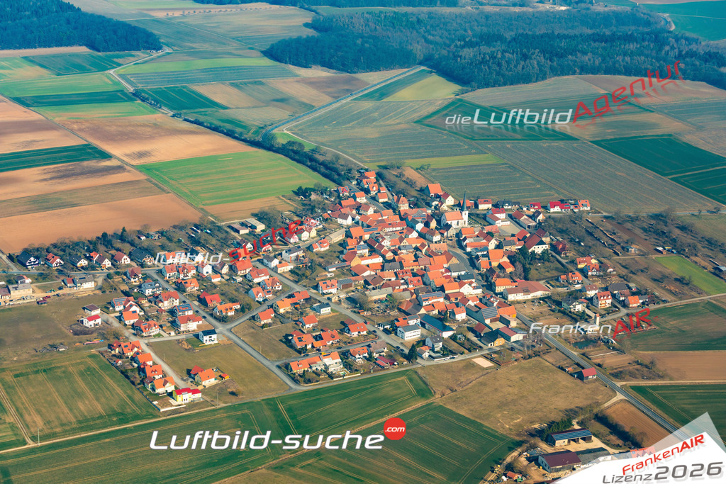 Die Luftbildaufnahme Ballingshausen - Stadtlauringen wurde 2019 mittels Flugzeug (keine Drohne) erstellt. Perfekte Schärfe und Druck- Ergebnisse- Garantiert!