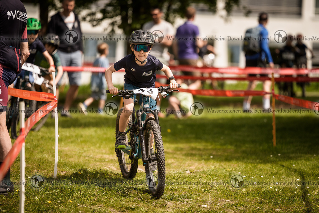 Eierlesen 2026 | Sie wurden bei einem Event oder Sportanlass fotografiert? Hier finden sie ihre Bilder! - Realisiert mit Pictrs.com
