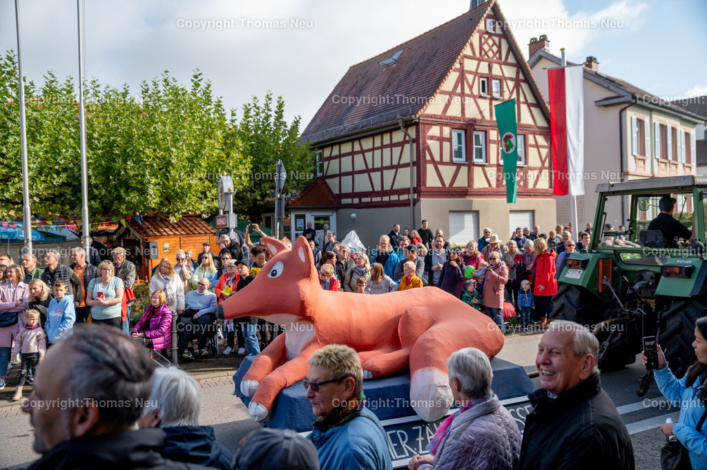 DSC_3055 | ble, Einhausen Giggelkerwe, Kerweumzug, Fuchs Maskottchen der Gruppe Chief, ,, Bild: Thomas Neu