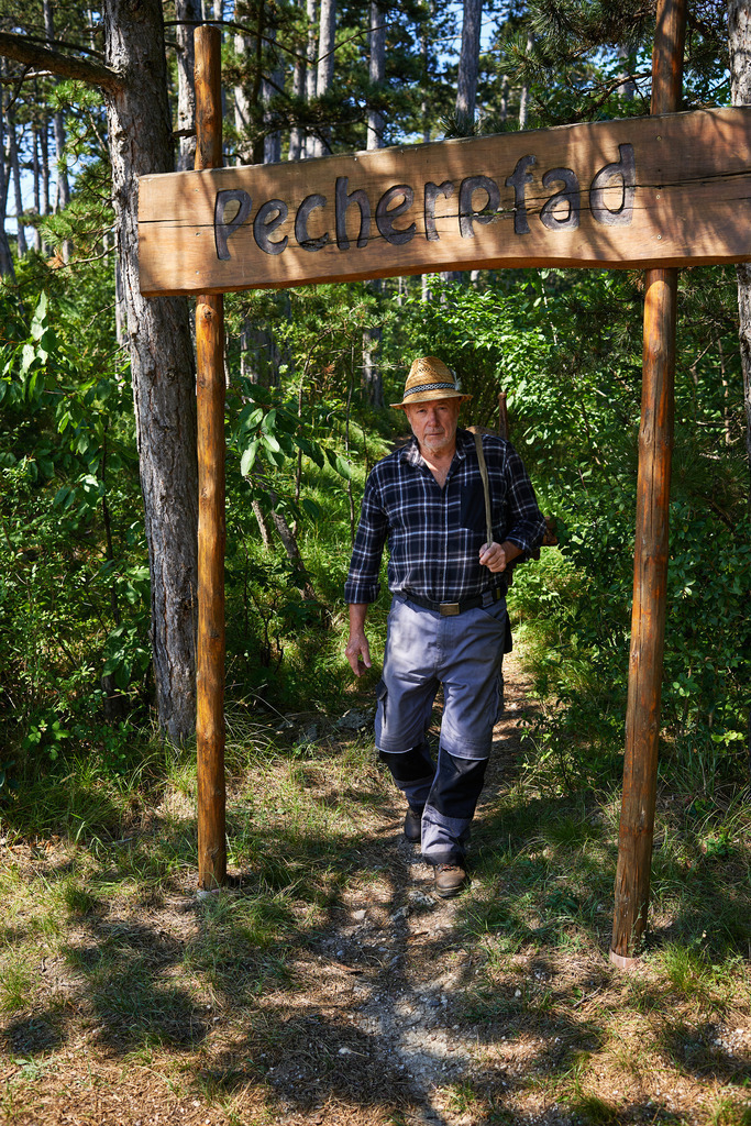 Pecher Gerhold Wöhrer | Matzendorf-Hölles, Austria - July 04, 2019: Pecherpfad in Hölles mit Pecher Gerhold Wöhrer; auf dem Weg durch den Pecherpfad. - Realisiert mit Pictrs.com