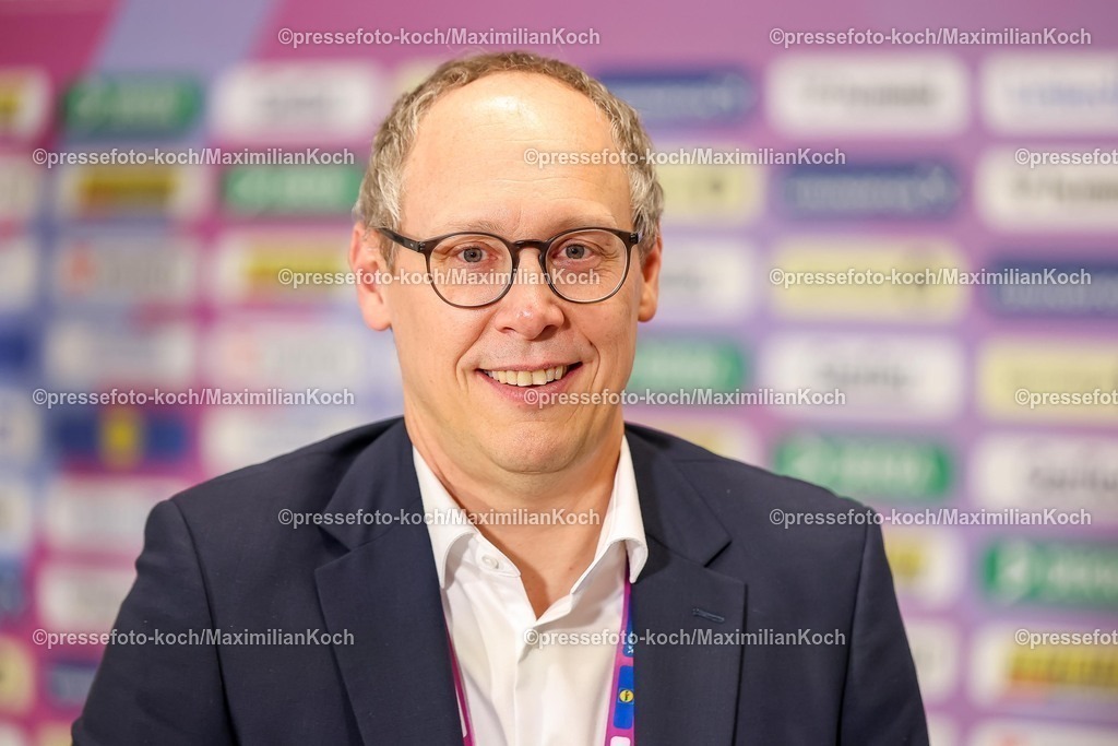 IHF09122500011 | 09.12.2025, Handball WM Frauen, Viertelfinale, Deutschland - Brasilien, 27th IHF Women's Handball World Championship, Westfalenhalle Dortmund: Mark Schober