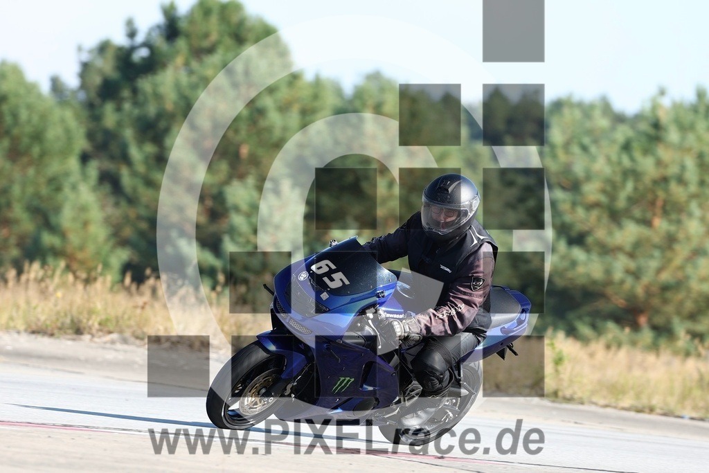 0065-20240921_11685 | Schöne Erinnerungen an spannende Momente - das festzuhalten ist unser Job. PIXELrace.de ist seit 2003 auf den Rennstrecken Europas unterwegs um die Action draußen beim Fahren und die wunderbare Stimmung imm Fahrerlager für euch einzufangen.