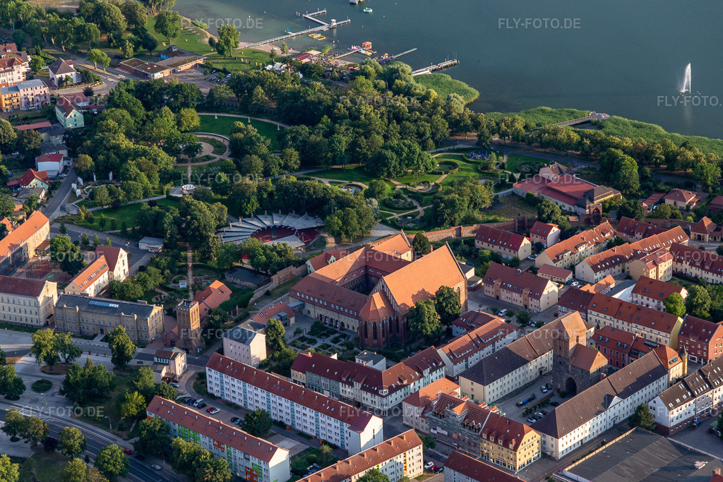 Luftbild: Gebäudekomplex des ehemaligen Dominikanerkloster und heutigen Museums Prenzlau in Prenzlau im Bundesland Brandenburg in Deutschland. Foto: IMG_116215.jpg vom 17.07.2019 durch Werner Riehm/FLY-FOTO.de