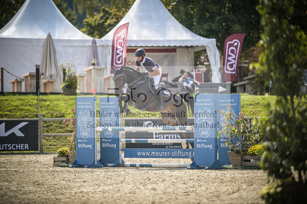 DOS_7775 | Entdecke hochwertige Reitturnierfotos von Foto Oger. Professionell, emotional und authentisch – jetzt Lieblingsmomente im Shop bestellen.Deutschlandweite Turnierfotografie. - Realisiert mit Pictrs.com