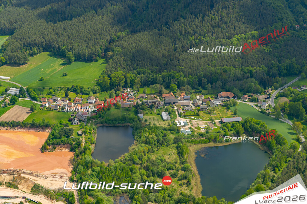 Die Luftaufnahme Burgstall - Mitwitz wurde 2022 vom Flugzeug aus (keine Drohne) erstellt. Hohe Auflösung -für große Poster und Wandbilder geeignet - Garantiert!