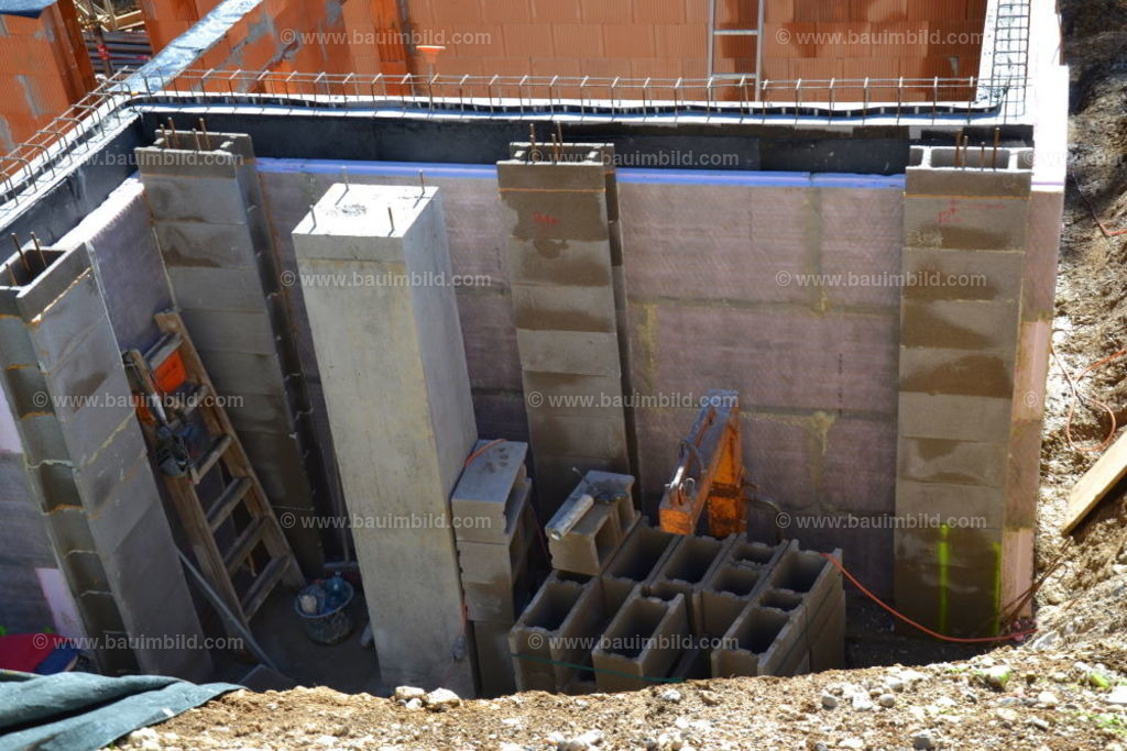 bib-lg07-mauerarbeiten-0054 | Nach LV-Leistungsgruppen sortierte Detailfotos über den Bau eines Hauses. Alle Hausbau-Bilder direkt vom Urheber und Autor der Website Haus-Selber-Bauen.com