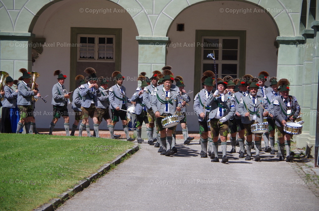 IMGP6761 | fotografiert von Axel PollmannLeonhardi Wallfahrt Benediktbeuern und Murnau, Fronleichnam, Fasching, Landschaft im Loisachtal und Benediktbeuern  - Realisiert mit Pictrs.com