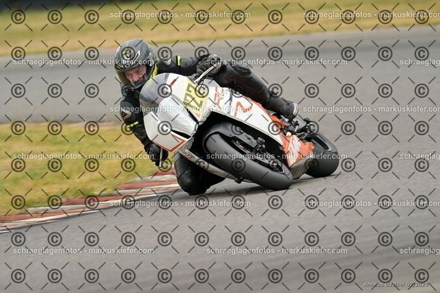 25bt05-1337 | markuskiefer.com - Realisiert mit Pictrs.com