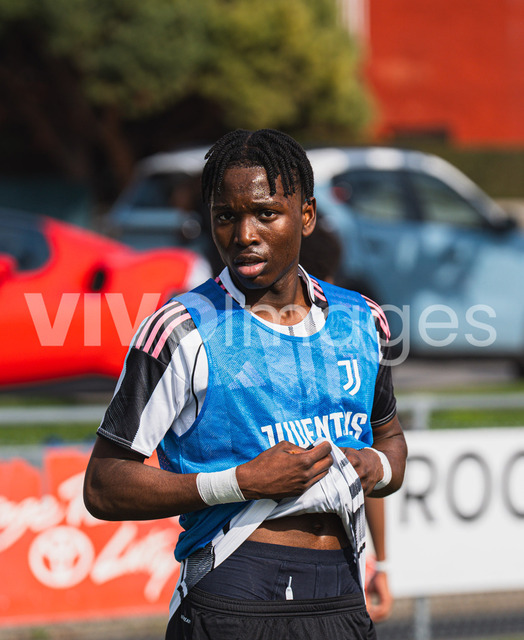 juv_lut_fmachado-0124 | Images from the Juniors B match between Juventus Academy and FC Lutry, played on 18 March 2026 in Lutry, Switzerland, featuring players, coaching staff and match action throughout the game.