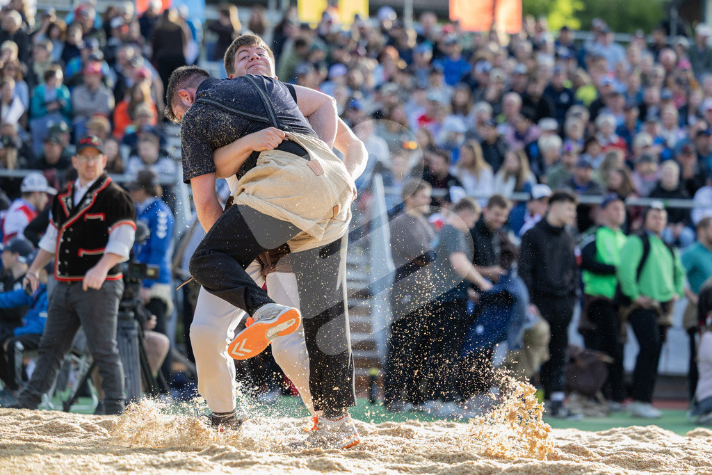 ZKSF2026_1Gang_31 | Die Schwinger des Schwyzer Kantonalen Schwingerverbandes: Fotos, die Dynamik und Leidenschaft festhalten, sowie emotionale Momente aus dem traditionellen Schwingsport zeigen. - Realisiert mit Pictrs.com
