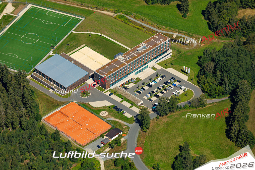 Das Luftbild zeigt : BLSV Sportcamp Nordbayern Bischofsgrün - Die Luftaufnahme wurde 2023 vom UL-Flugzeug aus erstellt ( keine Drohne ) - Hochauflösende Luftaufnahme - Für grossformatige Ausdrucke geeignet. Die Geschenkidee !Mit Lizenz und Bildrechte bestellbar