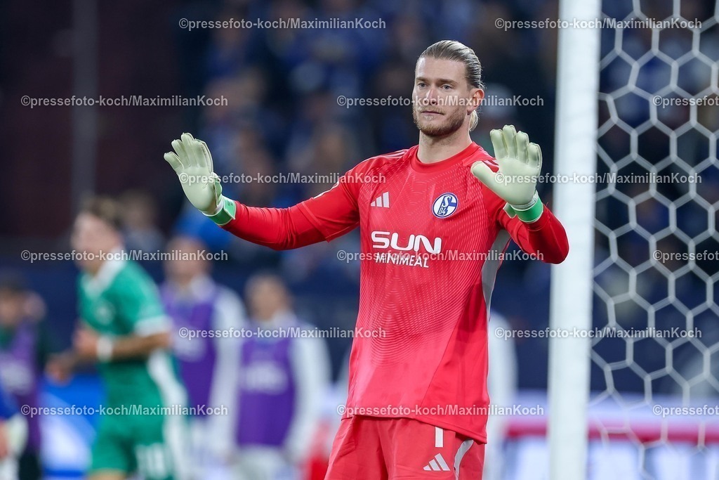 S0426092501200 | 25.09.2025, Fußball, FC Schalke 04 - SpVgg Greuther Fürth, 7.Spieltag, 2. Fußball Bundesliga, Veltins-Arena Gelsenkirchen, Saison 2025 2026: Torwart Loris Karius&nbsp;(Schalke04 #01) DFB regulations prohibit any use of photographs as image sequences and or quasi-video.