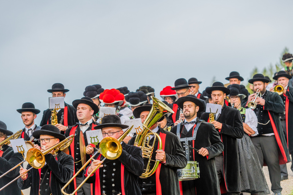 Musiker in Schwarzwaldtracht | <div id="allefotografen-seal-verified-green"></div><script src="https://www.allefotografen.de/956728/seal-verified-green/seal.js" async="async"></script> - Realisiert mit Pictrs.com