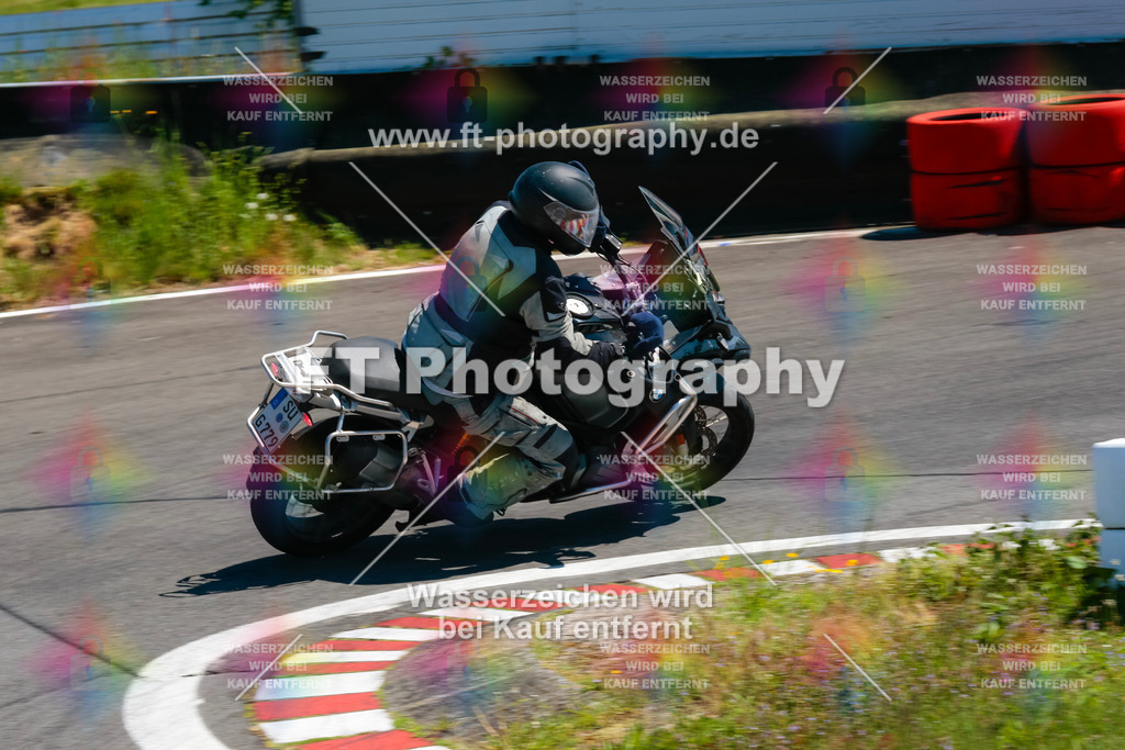 Moto-TeamOBK-22113 | Hier findet Ihr Bilder von Touristenfahrten auf der Nürburgring Nordschleife oder von anderen Veranstaltungen die ich besucht habe. Viel Spass beim Durch Schauen 