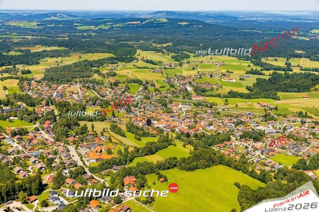 Luftaufnahme der Stadt Bad Kohlgrub - Die Luftaufnahme wurde 2025 vom UL-Flugzeug heraus erstellt ( keine Drohne ) - Hochauflösende Luftaufnahme - für professionelle Ausdrucke geeignet. Die Geschenkidee !Mit Lizenz und Bildrechte bestellbar