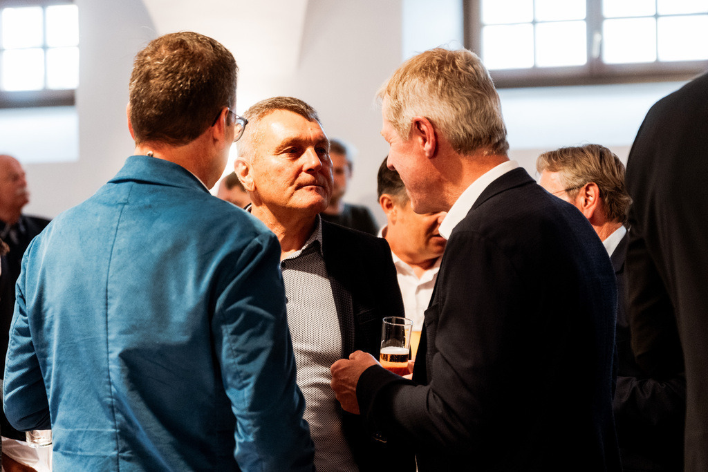 SR502496 | Media Hub Simon Reisinger - Realisiert mit Pictrs.com
