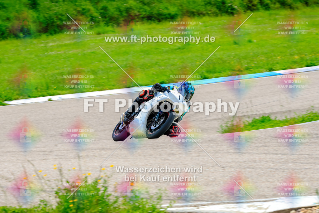 MotoTeam-9961 | Hier findet Ihr Bilder von Touristenfahrten auf der Nürburgring Nordschleife oder von anderen Veranstaltungen die ich besucht habe. Viel Spass beim Durch Schauen 