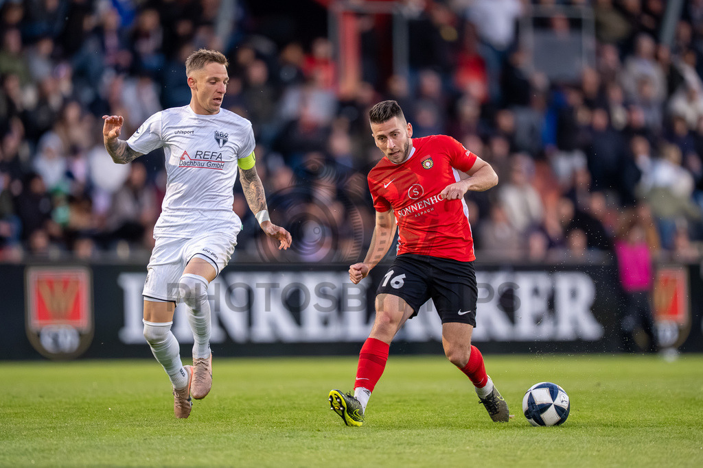 SG Sonnenhof Großaspach vs. SGV Freiberg, Fussball, Regionalliga Suedwest, 30. Spieltag, 22.04.2026 | Marius Kunde (SG Sonnenhof Großaspach, #16),SG Sonnenhof Großaspach vs. SGV Freiberg, Fussball, Regionalliga Suedwest, 30. Spieltag, 22.04.2026