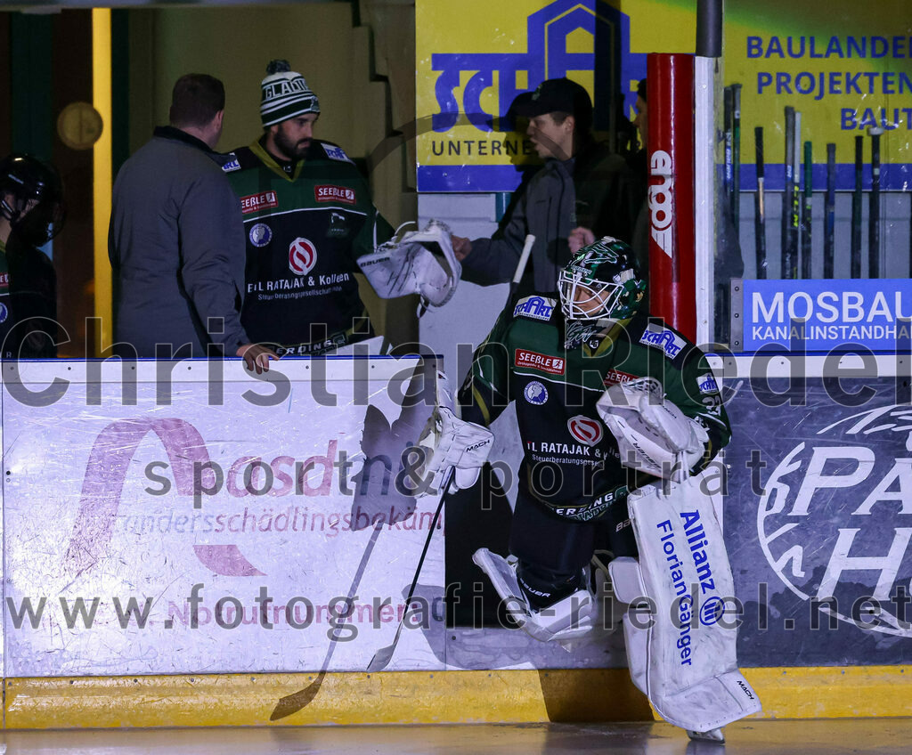 2022-12-09_002_TSV_Erding_gegen_EHC_Waldkraiburg | Erding, Deutschland, 09.12.2022:
Eishockey, Bayernliga 2022 / 2023, 19. Spieltag, TSV Erding gegen EHC Waldkraiburg, Endergebnis: 9:2

Torwart Thomas Hingel (Erding Gladiators, #33)

Foto: Christian Riedel / fotografie-riedel.net