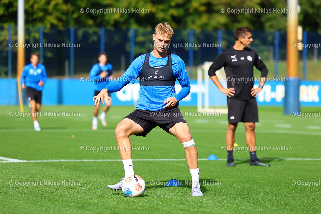 NH_HolsteinKiel_Training_16092025 | #15 Kasper Davidsen (Holstein Kiel)Fußball I Herren I Training I Saison 2025-2026 I Holstein Kiel I 16.09.2025 I Citti-Fußballpark