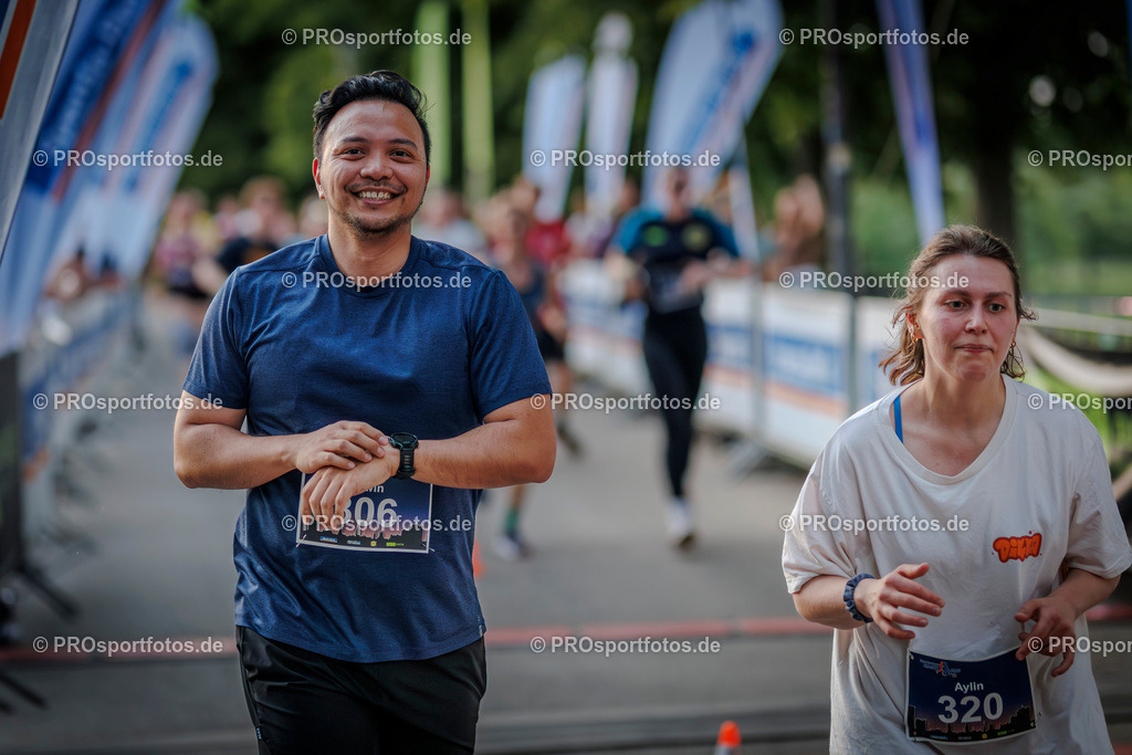 Sparda-Bank Nachtlauf Bonn; Bonn, 18.06.2025 | Impressionen vom Sparda-Bank Nachtlauf Bonn am 18.06.2025 in Bonn (Nordrhein-Westfalen). 