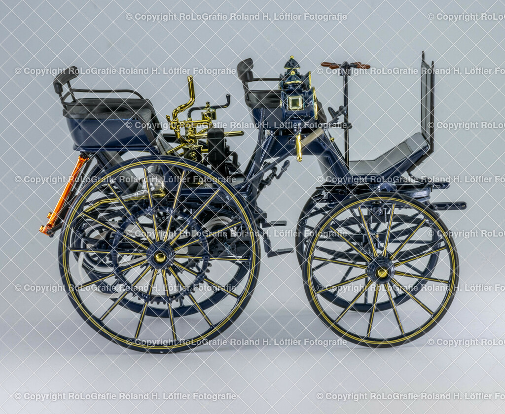 Fahrzeug_08 | Modellfahrzeug in Modellandschaft - Realisiert mit Pictrs.com