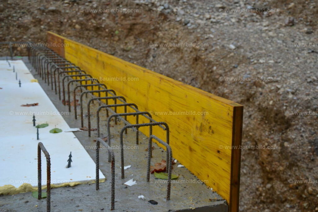 bib-lg04-betonarbeiten-0161 | Nach LV-Leistungsgruppen sortierte Detailfotos über den Bau eines Hauses. Alle Hausbau-Bilder direkt vom Urheber und Autor der Website Haus-Selber-Bauen.com