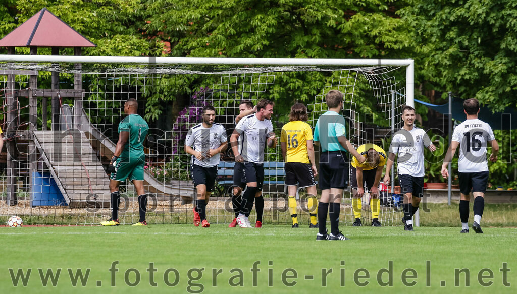 2023-07-23_112_SV_Anzing_gegen_SC_Kirchasch | Anzing, Deutschland, 23.07.2023:
Fußball, Kreisliga 2023 / 2024, Testspiel, SV Anzing gegen SC Kirchasch, Endergebnis: 5:1

Torwart Sven Kouame (SC Kirchasch, #1), Gabriel Hrase (SV Anzing, #3), Alexander Dausch (SV Anzing, #14), Bastian Bönisch (SC Kirchasch, #16), Schiedsrichter Niklas Teschauer, Stefan Moser (SV Anzing, #16)

Foto: Christian Riedel / fotografie-riedel.net