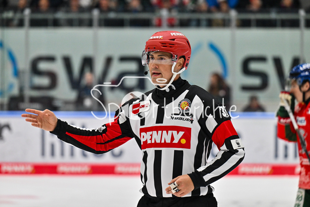 Augsburger Panther - Grizzlys Wolfsburg | Im Bild Hauptschiedsrichter David CESPIVA / Einzelfoto / Freisteller / DEL: Augsburger Panther - Grizzlys Wolfsburg; Curt Frenzel Stadion am 10.10.2025