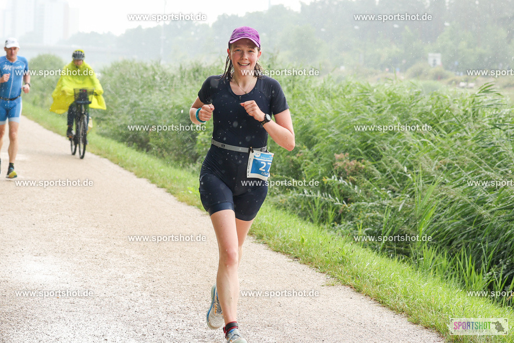 LUR_1357 | 34. M-net Erlanger Triathlon 2025 #erlangertriathlon  #mnettriathlon2025 #mnettriathlon #team #olympischedistanz #mitteldistanz #triathlon #maindonaukanal  #erlangertriathlon2025 #yourpictrs #tv1848 #tv1848erlangen  #triathlonbayern #sportinerlangen #demsportverbunden #sportshot_your_pictrs Copyright: www.sportshot.de