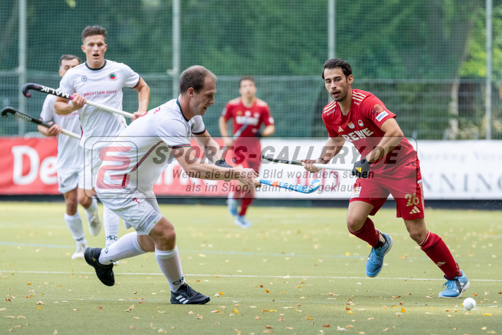 HK_20240907_105345 | 1. Bundesliga Herren RW Köln - Crefelder HTC am 7.9.2024 RW Köln, Köln , Linus Michler ( Crefelder HTC #7 ) , Elian Mazkour ( Rot-Weiss Köln #26 )