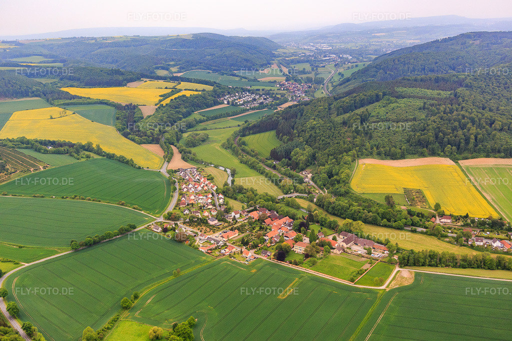 Luftbild: Ortsansicht von Nordosten im Ortsteil Welsede in Emmerthal im Bundesland Niedersachsen in Deutschland. Foto: IMG_079467.jpg vom 24.05.2015 durch Werner Riehm/FLY-FOTO.de