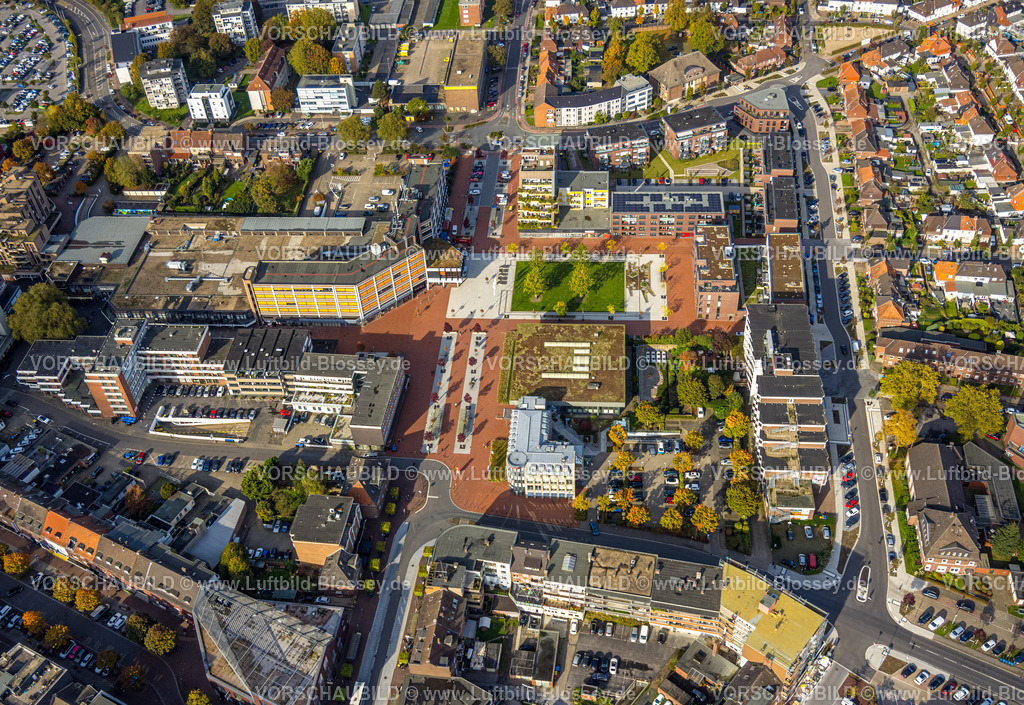 Kamp-Lintfort241013982 | Luftbild, City Neubauwohngebiet Kamperdickstraße und Karl-Flügel-Platz (ehemals Rathausplatz), Terrassenhäuser und grüne Bäume, Sparkasse Duisburg SDN Sparkassen Dienstleistungszentrum Niederrhein GmbH, Kamperdickstraße am Karl-Flügel-Platz, Fußgängerzone, Kamperbruch, Kamp-Lintfort, Ruhrgebiet, Nordrhein-Westfalen, Deutschland