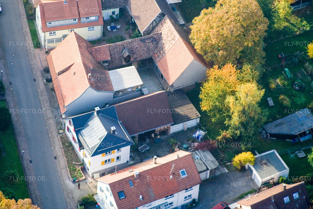 Luftbild: Lange Straße im Ortsteil Schluttenbach in Ettlingen im Bundesland Baden-Württemberg in Deutschland. Foto: IMG_14072.jpg vom 11.10.2008 durch Werner Riehm/FLY-FOTO.de