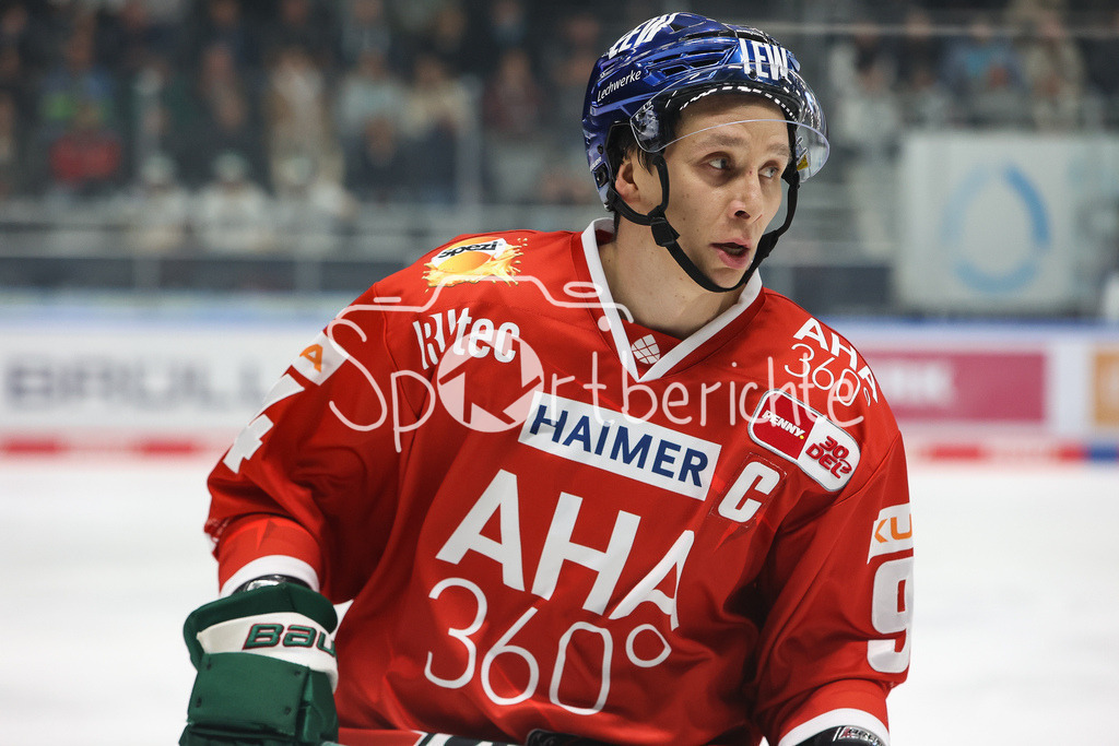 Augsburger Panther - Straubing Tigers | Anrei HAKULINEN (AEV #92) in Aktion / Freisteller / Einzelfoto