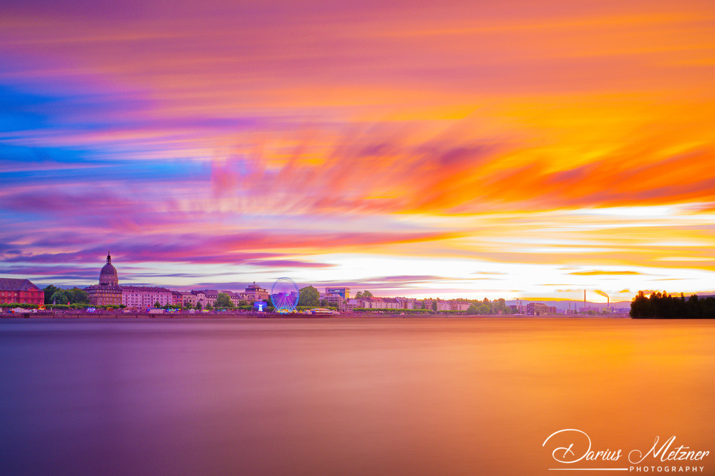 Theodor-Heuss-Brücke in Mainz | Die Theodor-Heuss-Brücke verbindet über den Rhein die Landeshauptstadt Mainz mit dem Ortsbezirk Mainz-Kastel von Wiesbaden. 