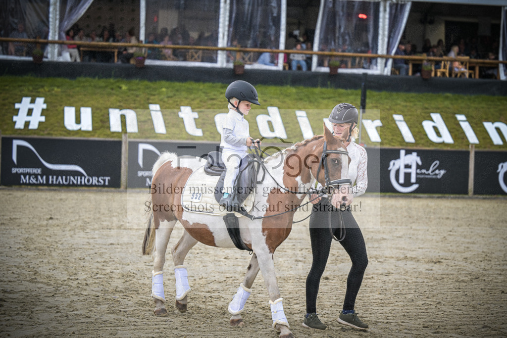 DOS_0079 | Entdecke hochwertige Reitturnierfotos von Foto Oger. Professionell, emotional und authentisch – jetzt Lieblingsmomente im Shop bestellen.Deutschlandweite Turnierfotografie. - Realisiert mit Pictrs.com