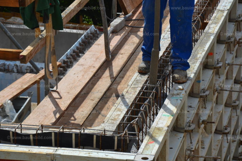bib-lg04-betonarbeiten-0192 | Nach LV-Leistungsgruppen sortierte Detailfotos über den Bau eines Hauses. Alle Hausbau-Bilder direkt vom Urheber und Autor der Website Haus-Selber-Bauen.com