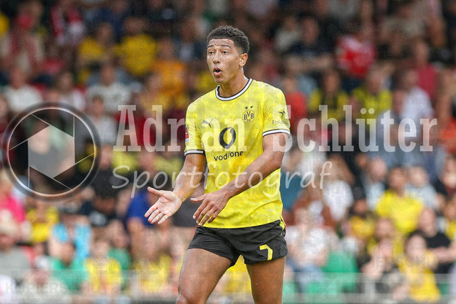 18.07.2026, GER, Fussball, Herren, Vorbereitungsspiel, Saison 2026/2027, Rot-Weiß Oberhausen - Borussia Dortmund | Jobe Bellingham (BVB) gestikuliert, Gestik und Mimik