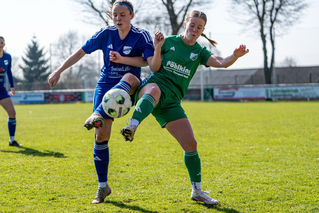 Fußball I Frauen I Saison 2025-2026 I Oberliga Niedersachsen I 17. Spieltag I TuS Lutten - BW Hollage I 12870 | jns.sportfotos - Realisiert mit Pictrs.com