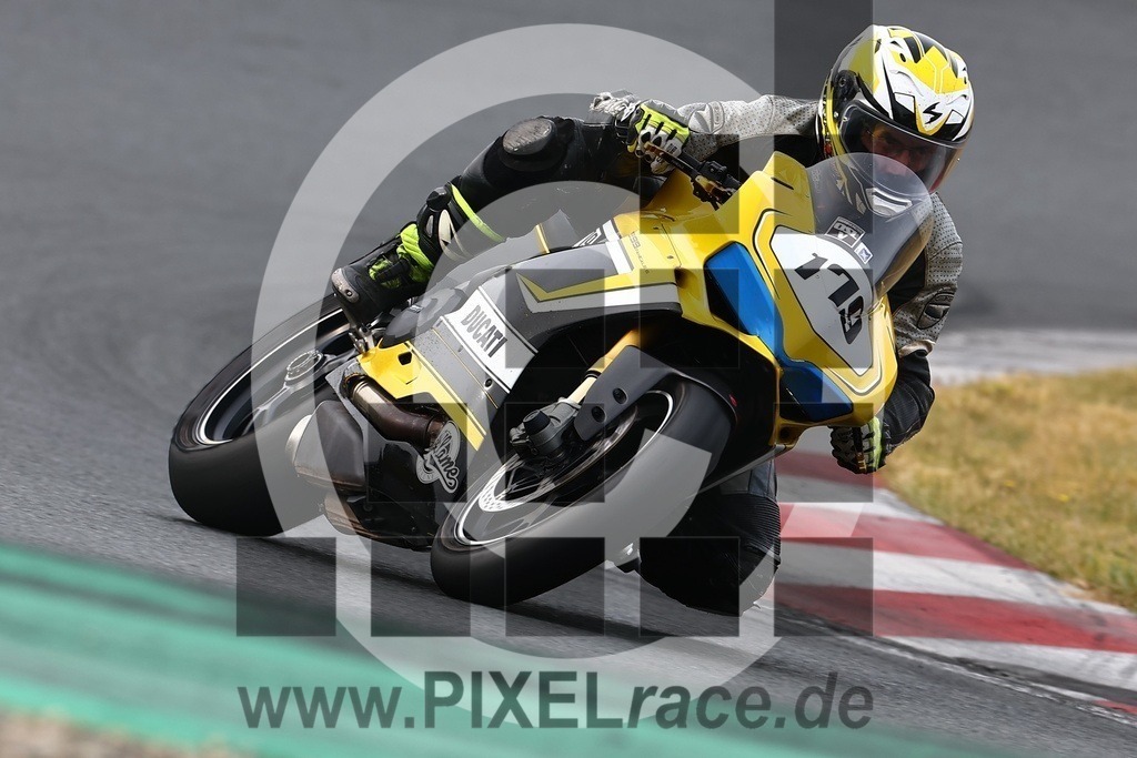 0179-20240913_04670 | Schöne Erinnerungen an spannende Momente - das festzuhalten ist unser Job. PIXELrace.de ist seit 2003 auf den Rennstrecken Europas unterwegs um die Action draußen beim Fahren und die wunderbare Stimmung imm Fahrerlager für euch einzufangen.