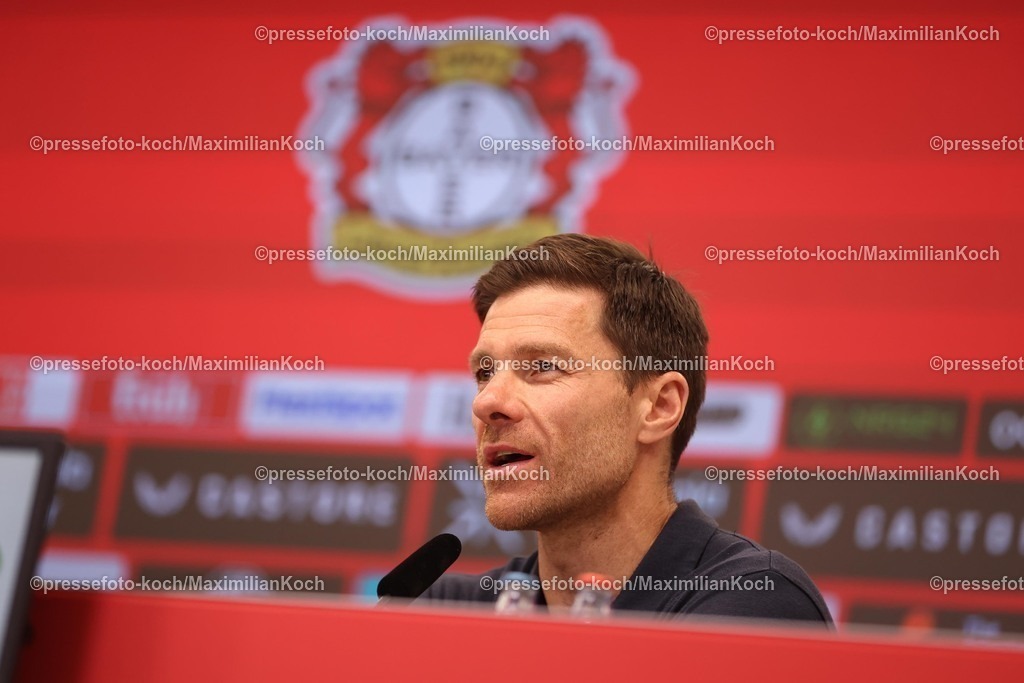 B0411052501107 | 11.05.2025, Fußball, Bayer 04 Leverkusen - Borussia Dortmund, 1. Fußball Bundesliga, 33. Spieltag, BayArena, Saison 2024 2025: Pressekonferenz mit den Trainern nach dem Spiel. Cheftrainer Xabi Alonso (Bayer 04 Leverkusen Trainer) DFB regulations prohibit any use of photographs as image sequences and or quasi-video.