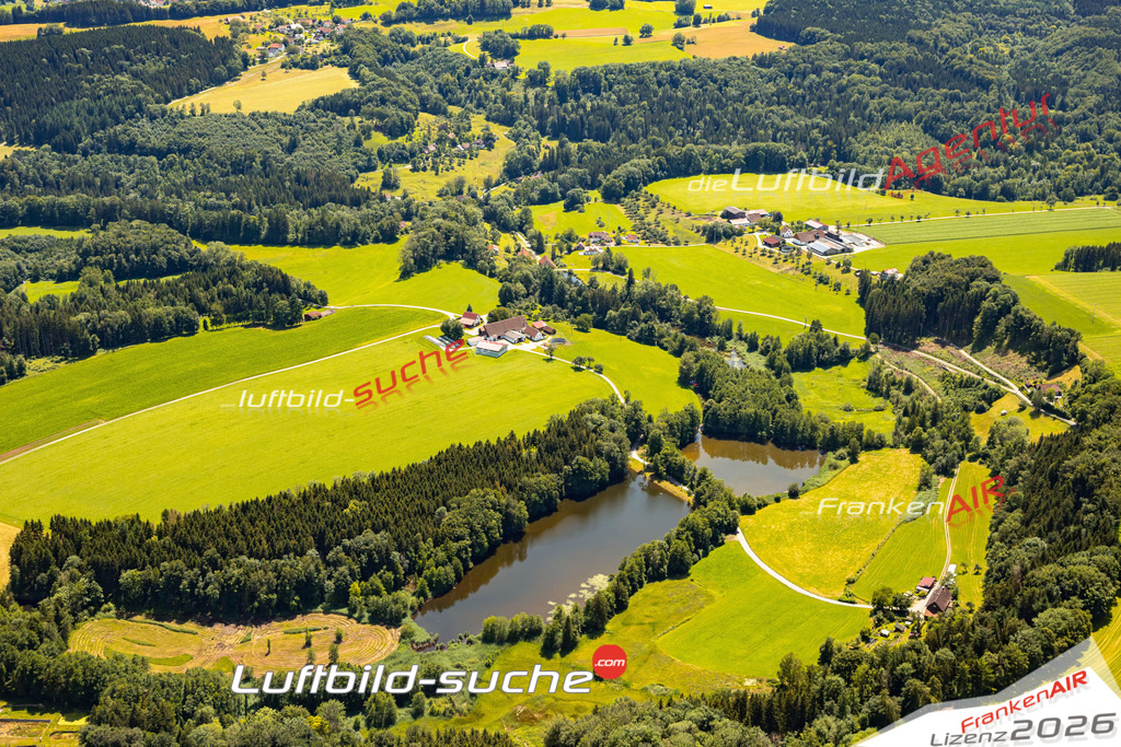 Das Luftbild zeigt : Witschwende Bergatreute - Die Luftaufnahme wurde 2024 vom UL-Flugzeug aus erstellt ( keine Drohne ) - Hochauflösende Luftaufnahme - Für grossformatige Ausdrucke geeignet. Die Geschenkidee !Mit Lizenz und Bildrechte bestellbar